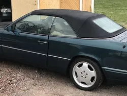 Grön Begagnad 1995 Mercedes E320 Cab | 369 000 kr