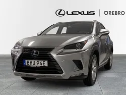 Ljusgrå Begagnad 2019 Lexus NX300h Executive Line SUV | 339 900 kr (Marknadspris)