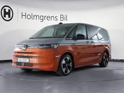 Flerfärgad (okänd) Begagnad 2023 VW Multivan Style Minibuss | 629 800 kr (Dyr)