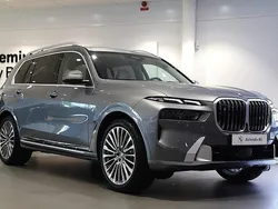 Grå Ny 2025 BMW X7 Comfort Edition SUV | 1 446 400 kr (Dyr)