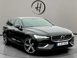 Svart Begagnad 2020 Volvo V60 Momentum Kombi | 285 000 kr (Marknadspris)