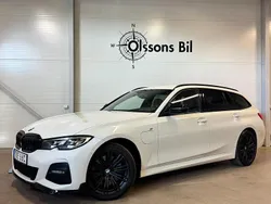 Vit Begagnad 2020 BMW 330e M Sport Kombi | 269 900 kr (Lite dyr)