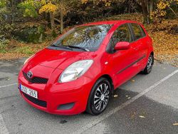 Röd Begagnad 2009 Toyota Yaris Halvkombi | 44 900 kr (Marknadspris)