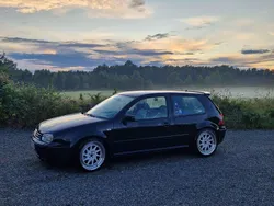Svart Begagnad 2003 VW Golf IV Highline Halvkombi | 45 000 kr (Lite dyr)