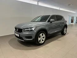 Grå Begagnad 2022 Volvo XC40 Momentum SUV | 319 500 kr (Marknadspris)