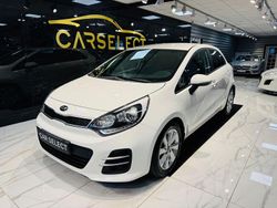 Vit Begagnad 2015 Kia Rio Halvkombi | 89 000 kr (Marknadspris)