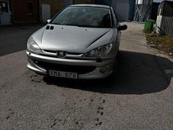 Grå Begagnad 2006 Peugeot 206 Halvkombi | 11 500 kr (Bra pris)