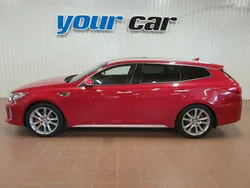 Röd (rödmetallic) Begagnad 2017 Kia Optima GT-Line Kombi | 168 000 kr (Marknadspris)