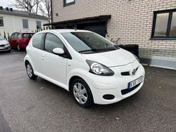 Vit Begagnad 2010 Toyota Aygo Halvkombi | 39 900 kr (Marknadspris)