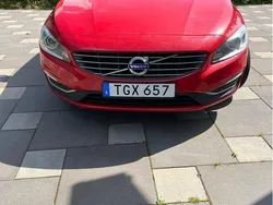 Röd Begagnad 2018 Volvo V60 Momentum Kombi | 199 900 kr (Dyr)