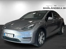 Grå Begagnad 2023 Tesla Model Y Standard Range SUV | 389 000 kr (Marknadspris)