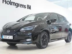 Svart (metallic black) Begagnad 2022 Nissan Leaf Tekna Halvkombi | 179 900 kr (Marknadspris)