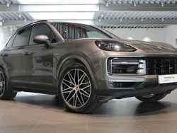 Grå Begagnad 2024 Porsche Cayenne SUV | 1 245 000 kr (Bra pris)