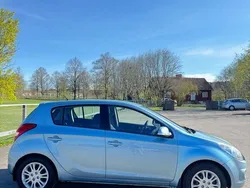 Blå Begagnad 2012 Hyundai i20 Premium Halvkombi | 42 999 kr (Marknadspris)