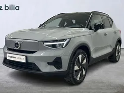 Grå Begagnad 2023 Volvo XC40 Core SUV | 399 900 kr