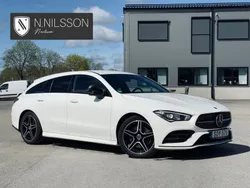 Vit Begagnad 2022 Mercedes CLA200 Shooting Brake AMG Kombi | 259 000 kr (Marknadspris)