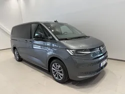 Grå (indiumgrå metallic) Begagnad 2024 VW T7 Life Van | 575 000 kr