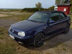 Blå Begagnad 2000 VW Golf Cabriolet Comfortline Cab | 21 000 kr