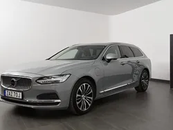 Grå Begagnad 2023 Volvo V90 Core Kombi | 449 800 kr (Marknadspris)