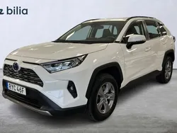 Vit Begagnad 2022 Toyota RAV4 Hybrid Active SUV | 369 900 kr (Marknadspris)