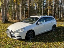 Vit Begagnad 2011 Volvo V60 R-Design Kombi | 100 000 kr (Marknadspris)