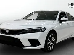 Vit (white) Ny 2024 Honda Civic Elegance Halvkombi | 391 800 kr (Dyr)