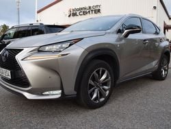 Ljusgrå Begagnad 2014 Lexus NX300h Sport Line SUV | 239 990 kr (Lite dyr)
