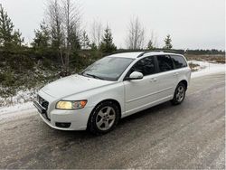 Vit Begagnad 2011 Volvo V50 Momentum Kombi | 39 000 kr (Bra pris)