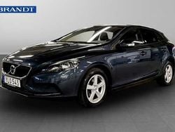 Blå Begagnad 2017 Volvo V40 Business Edition Halvkombi | 159 900 kr (Marknadspris)