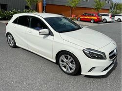 Vit Begagnad 2016 Mercedes A180 Halvkombi | 110 000 kr (Marknadspris)