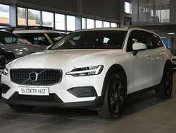 Vit Begagnad 2021 Volvo V60 CC Kombi | 289 000 kr (Marknadspris)