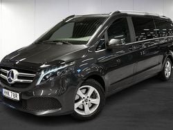 Svart Begagnad 2023 Mercedes V300 Avantgarde Minibuss | 495 200 kr