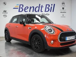Orange Begagnad 2018 Mini Cooper Essential Halvkombi | 159 500 kr (Bra pris)