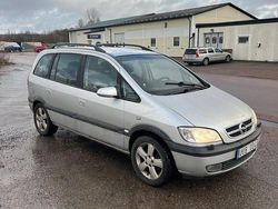 Grå Begagnad 2004 Opel Zafira Minibuss | 24 900 kr
