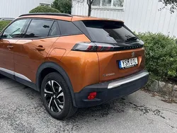 Orange Begagnad 2022 Peugeot e-2008 Allure SUV | 179 000 kr (Bra pris)