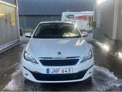 Vit Begagnad 2014 Peugeot 308 Active Halvkombi | 59 000 kr (Marknadspris)