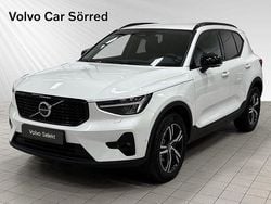 Vit Begagnad 2024 Volvo XC40 Plus SUV | 389 900 kr (Marknadspris)