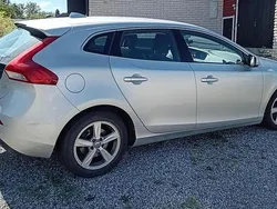 Silver Begagnad 2015 Volvo V40 Kombi | 98 000 kr (Marknadspris)