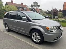 Grå Begagnad 2016 Chrysler Town & Country Minibuss | 175 000 kr