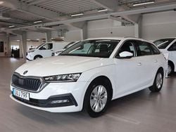 Vit Begagnad 2022 Skoda Octavia Kombi | 229 800 kr (Marknadspris)