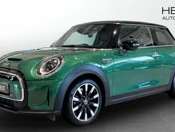 Grön (green) Begagnad 2022 Mini Cooper SE Halvkombi | 218 700 kr (Bra pris)