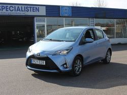 Ljusblå Begagnad 2017 Toyota Yaris Active Halvkombi | 112 800 kr (Marknadspris)