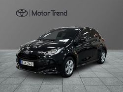 Svart Begagnad 2023 Toyota Yaris Hybrid Style | 229 000 kr (Marknadspris)