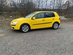 Gul Begagnad 2004 VW Golf IV Halvkombi | 45 000 kr (Lite dyr)