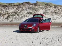 Röd Begagnad 2013 Alfa Romeo Giulietta Distinctive Halvkombi | 87 000 kr (Marknadspris)