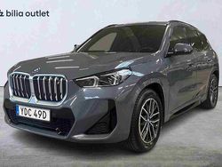 Grå Begagnad 2023 BMW iX1 SUV | 417 900 kr (Marknadspris)