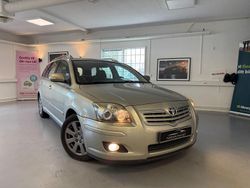 Ljusgrå Begagnad 2007 Toyota Avensis Kombi | 29 900 kr (Marknadspris)