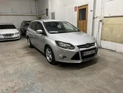 Grå Begagnad 2011 Ford Focus Titanium Kombi | 82 900 kr (Marknadspris)