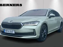 Ljusgul (gul) Begagnad 2024 Skoda Superb LAURIN & KLEMENT Kombi | 499 900 kr (Dyr)