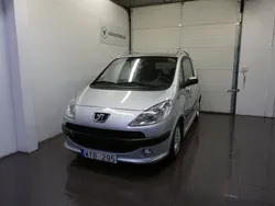 Ljusgrå Begagnad 2005 Peugeot 1007 Halvkombi | 28 900 kr